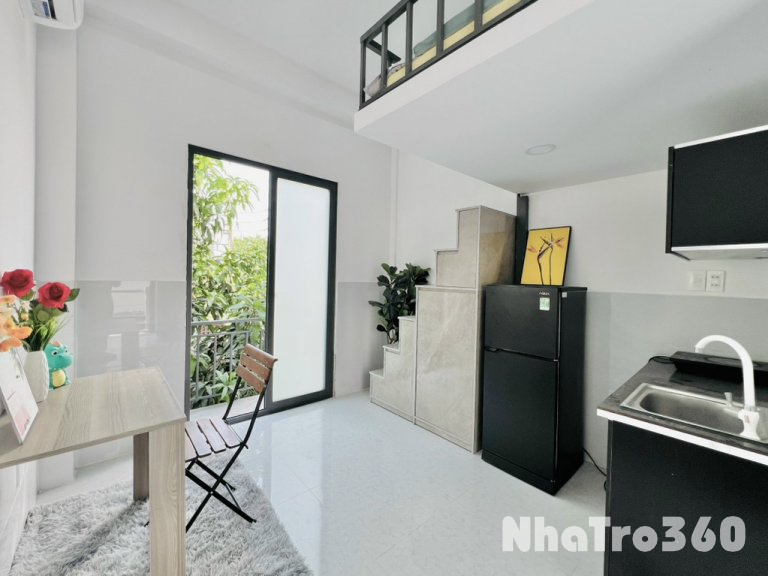Phòng full nội thất, gác rộng, cửa sổ, giá rẻ