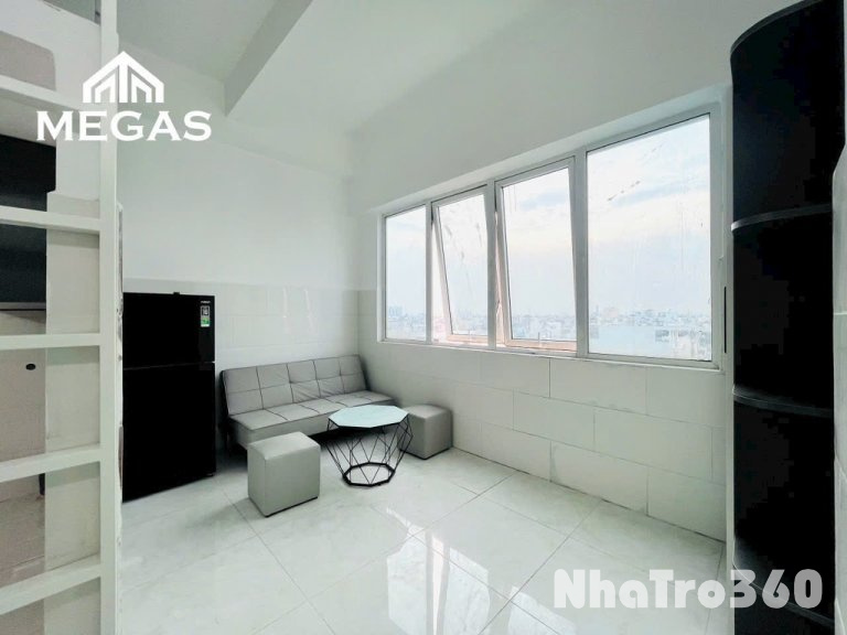 Phòng đẹp , thang máy , full nt cơ bản , cửa sổ tr