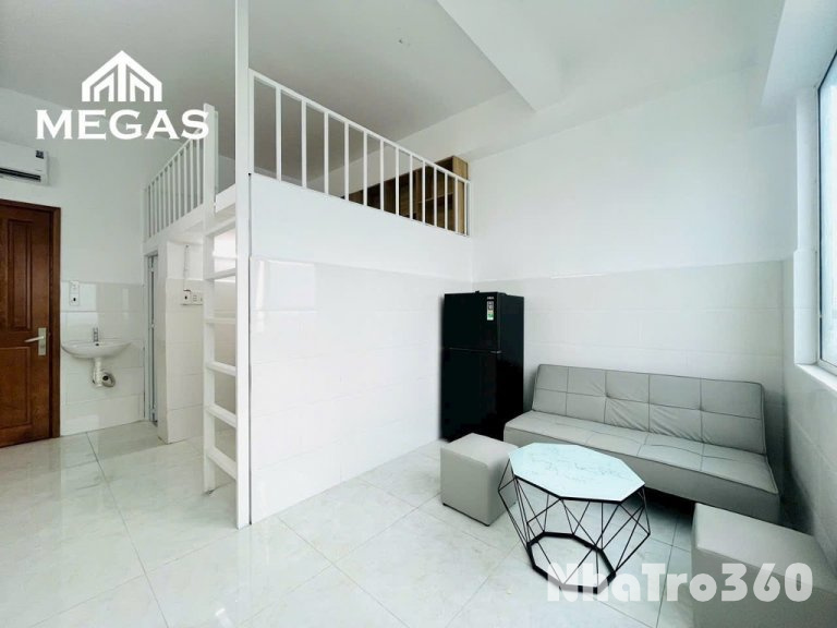 Phòng đẹp , thang máy , full nt cơ bản , cửa sổ tr