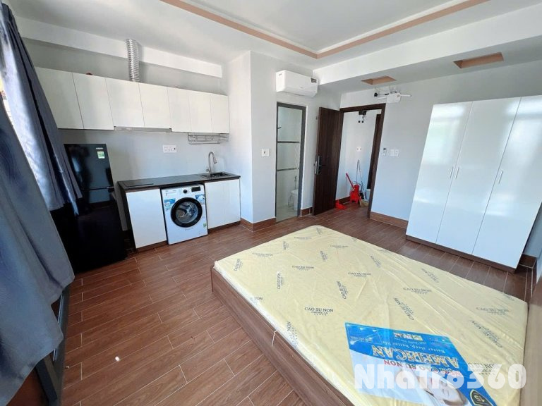 Full nội thất, free xe, ban công, cửa sổ, tự do