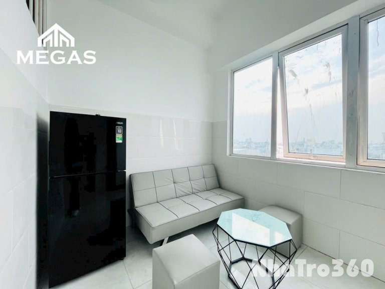 Phòng đẹp , thang máy , full nt cơ bản , cửa sổ tr