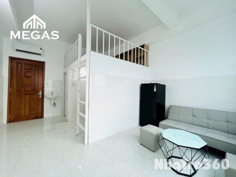 Phòng đẹp , thang máy , full nt cơ bản , cửa sổ tr