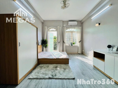 Full nội thất, cửa sổ, ban công, free xe, dịch vụ