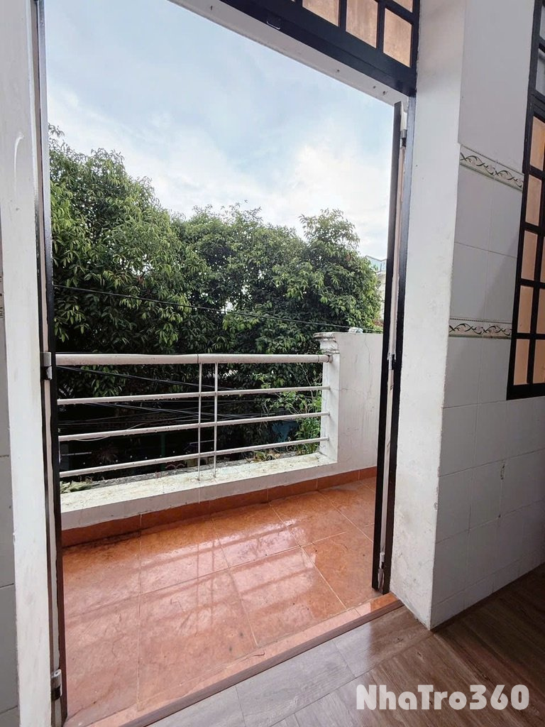 Full nội thất, ban công, sạch sẽ, tự do