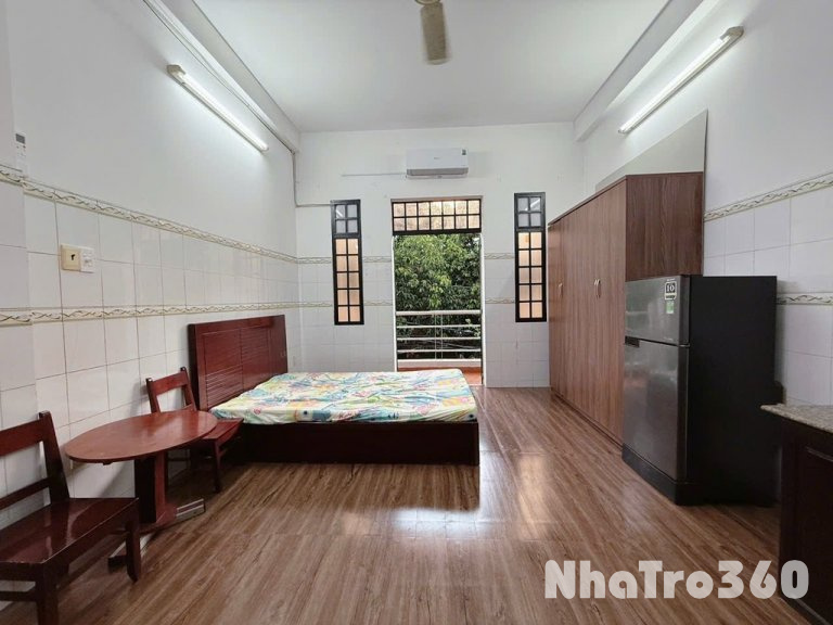 Full nội thất, ban công, sạch sẽ, tự do