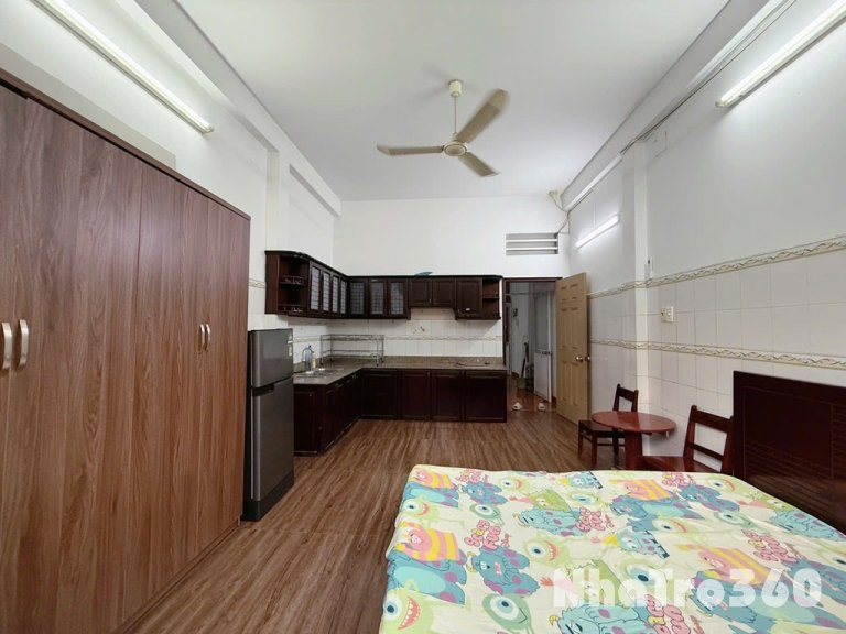 Full nội thất, ban công, sạch sẽ, tự do