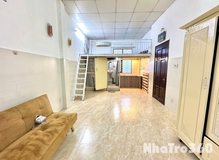 Trống sẵn phòng gác full nội thất cửa sổ CMT8 Q3