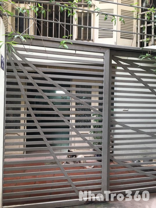 Cho thuê nhà riêng trong ngõ Cầu Giấy, 4 tầng, 3 ngủ, cách mặt đường ô tô 30m. Giá thuê 10tr/tháng