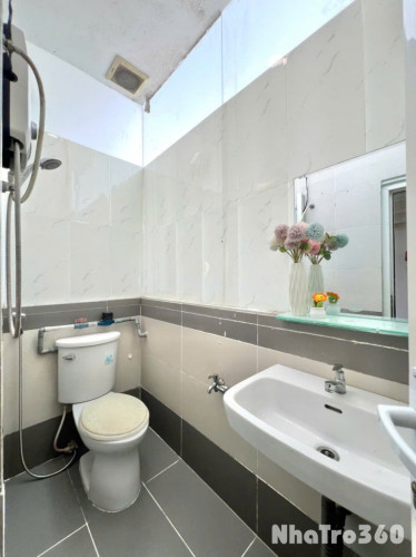 TRỐNG LẠI CĂN HỘ DUPLEX BAN CÔNG SIÊU RỘNG NGAY CMT8 Q10 –  gần vòng xoay Công trường Dân chủ