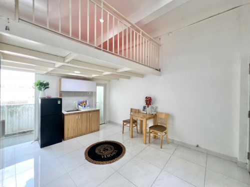 TRỐNG LẠI CĂN HỘ DUPLEX BAN CÔNG SIÊU RỘNG NGAY CMT8 Q10 –  gần vòng xoay Công trường Dân chủ