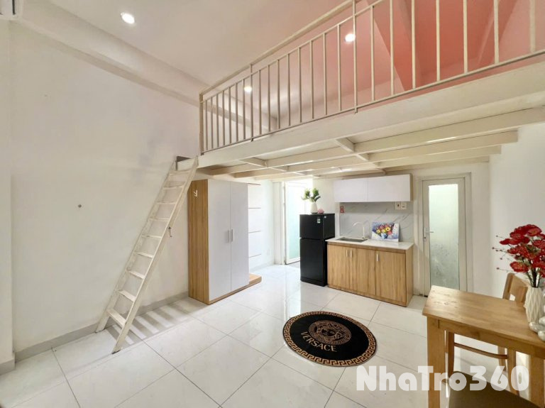 TRỐNG LẠI CĂN HỘ DUPLEX BAN CÔNG SIÊU RỘNG NGAY CMT8 Q10 –  gần vòng xoay Công trường Dân chủ