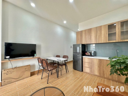 Căn hộ cho thuê ngay trung tâm quận 10, gần sư vạn hạnh mall, cửa sổ view siêu đẹp