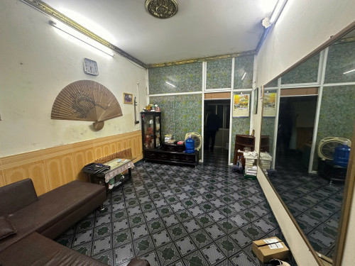 Cho thuê căn hộ Tập thể tầng 2 ngõ 133 Nguyễn Trãi, 120m2, 3 ngủ, 2 vệ sinh, 8tr5 ở gđ, nhóm