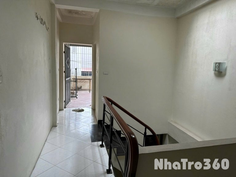 Cho thuê nhà ngõ 202 Giáp Bát, 4 tầng x 45m2, 4 ngủ, 3 WC, 14 Triệu