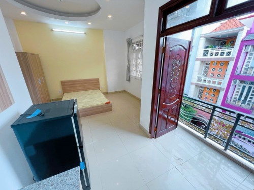 Cho thuê căn hộ Studio Ban công thoáng mát Q10 gần ĐH Kinh tế UEH, ĐH Bách Khoa, ĐH Hoa Sen