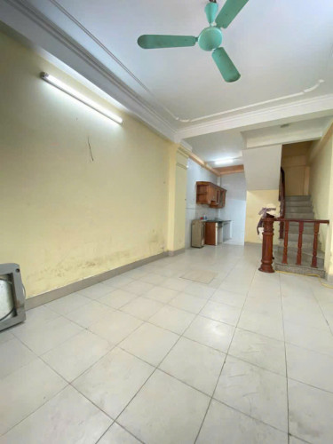 Cho thuê nhà nguyên căn ngõ 165 Giáp Bát, 5 tầng x 38m2, 3 ngủ, 4 WC, 11 Triệu ở sinh viên, gđ...