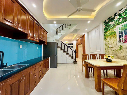 Cho thuê nhà Thạnh Xuân gần trường cao đẳng Điện lực phường Thạnh Xuân quận 12 

👉 Dt 4.5*17 
👉 4pn 4wc ban công sân rộng rãi 
👉 Có nội thất 

❌️ Giá 10tr cọc 2 tháng