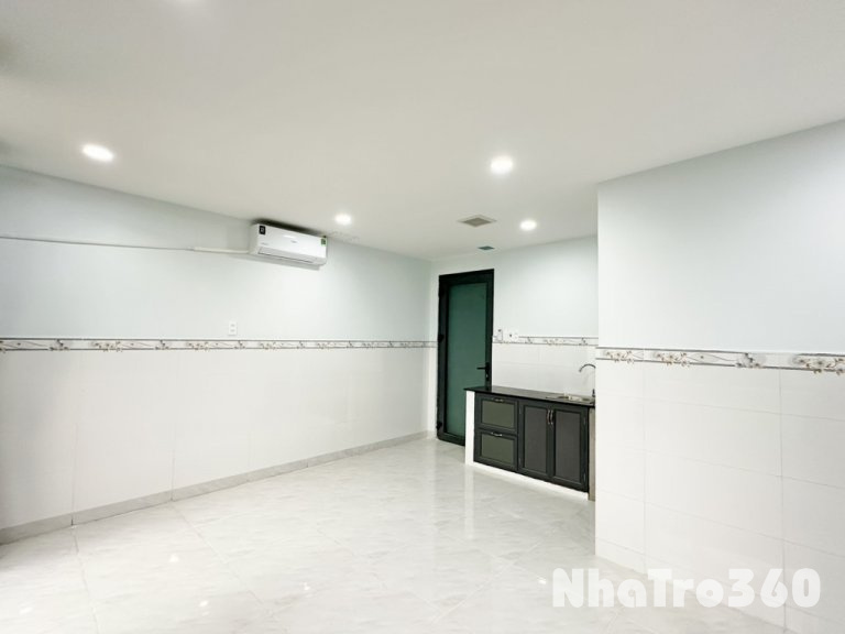 Phòng ban công, KDC 13E, gần VHU, UEH, Bình Chánh