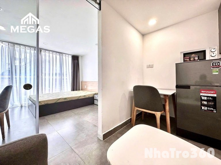 TRỐNG CĂN HỘ 1PN FULL NỘI THẤT BAN CÔNG QUẬN 1