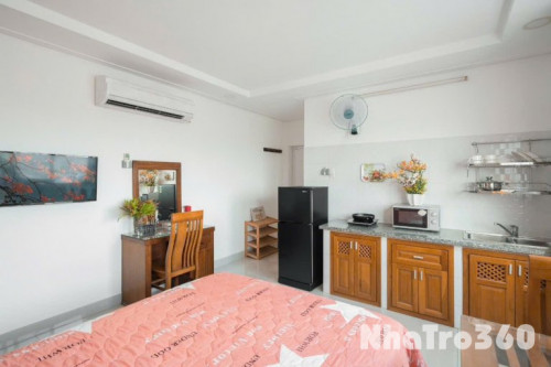 Căn hộ full nội thất CMT8 quận 10 ban công