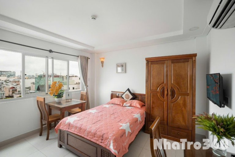 Căn hộ full nội thất CMT8 quận 10 ban công