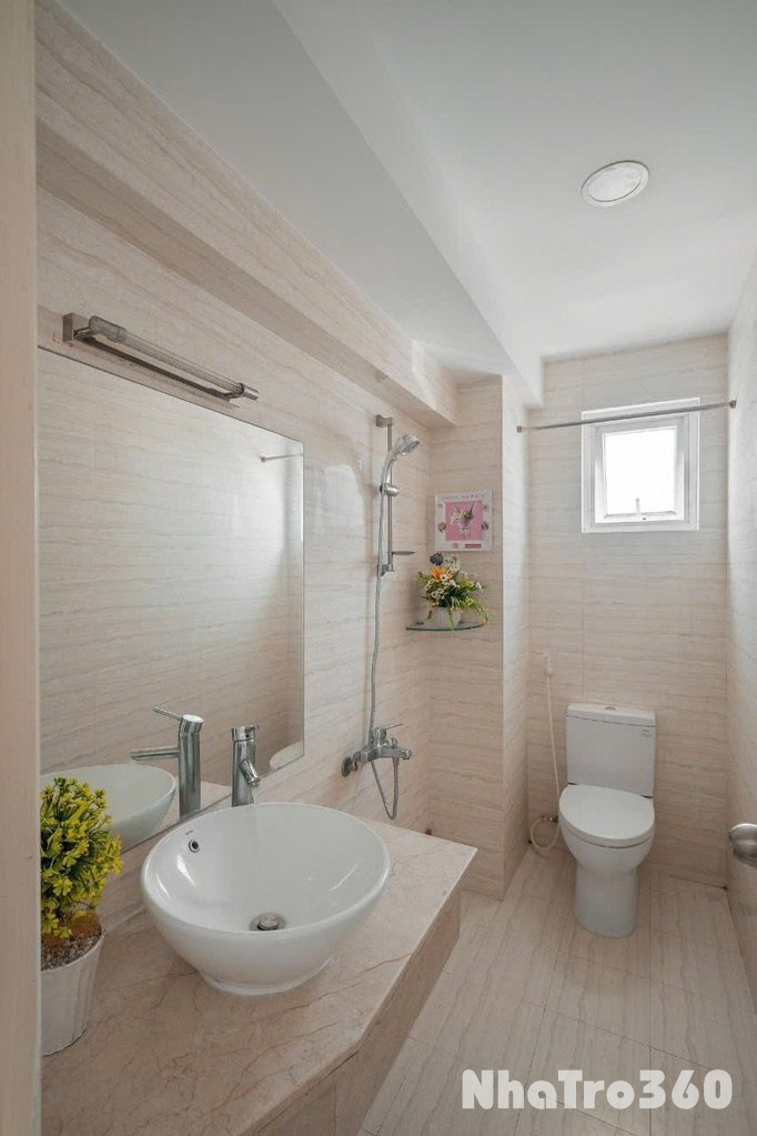 Căn hộ full nội thất CMT8 quận 10 ban công