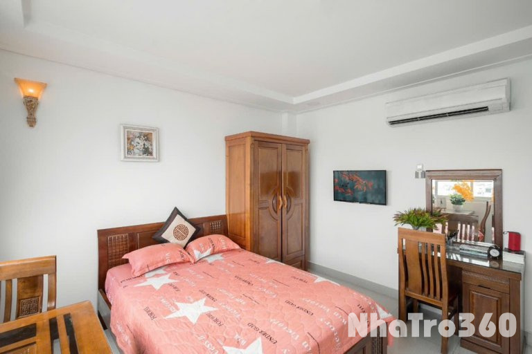 Căn hộ full nội thất CMT8 quận 10 ban công