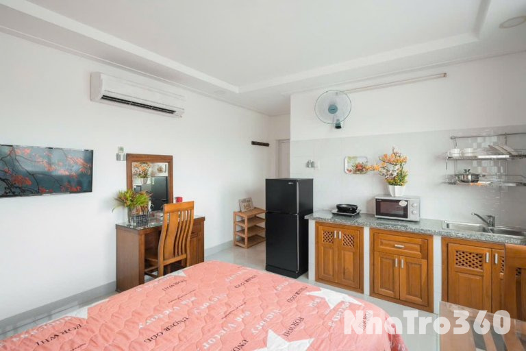 Căn hộ full nội thất CMT8 quận 10 ban công