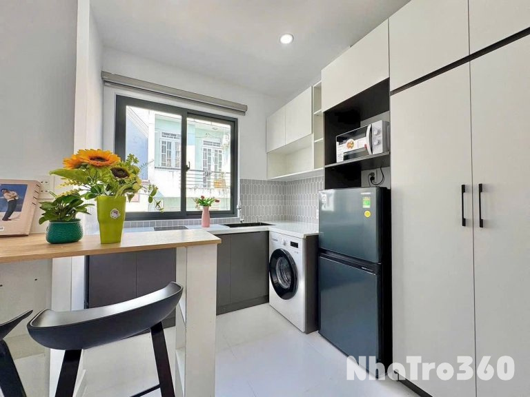 Cho thuê căn hộ Studio Ban công, Máy giặt riêng MỚI 100% Q10 gần công viên Lê Thị Riêng, Viettel Tower