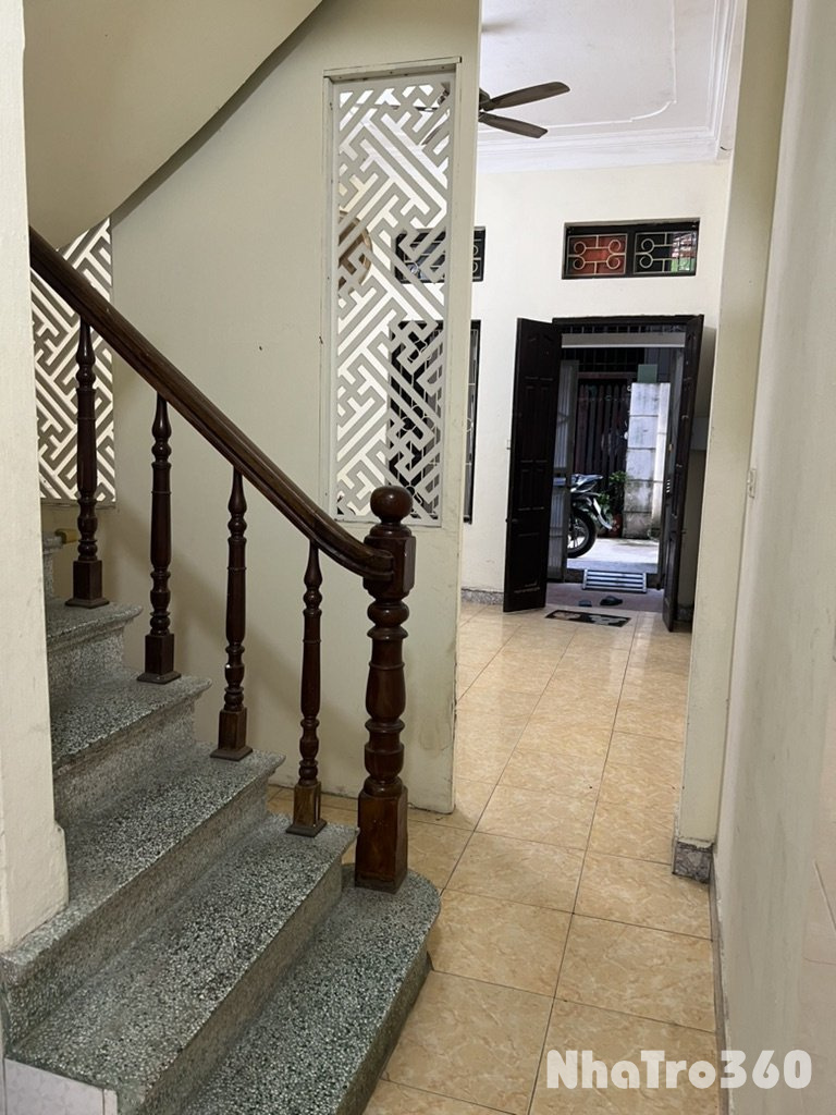 Cho thuê nguyên căn ngõ 649 lĩnh nam