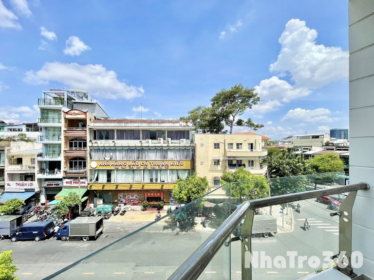 Cho thuê căn hộ 1PN, Q5, đường Phú Hữu, ban công, thang máy, máy giặt riêng