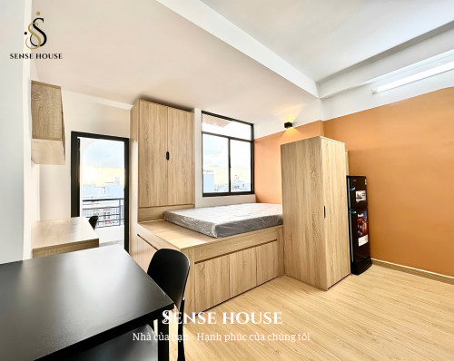 Studio ban công_cửa sổ to_full nội thất dọn liền được ngay Huỳnh Văn Nghệ