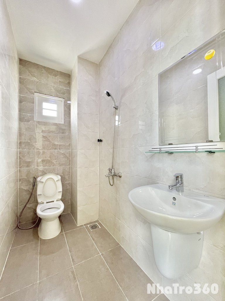 Cho thuê căn hộ 1PN, Q5, đường Phú Hữu, ban công, thang máy, máy giặt riêng