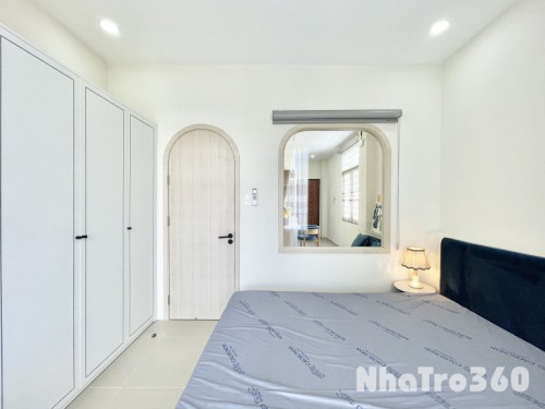 Cho thuê căn hộ 1PN, Q5, đường Phú Hữu, ban công, thang máy, máy giặt riêng