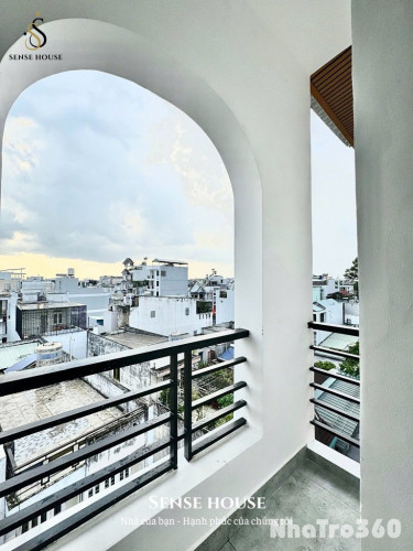 Studio ban công_cửa sổ to_full nội thất dọn liền được ngay Huỳnh Văn Nghệ
