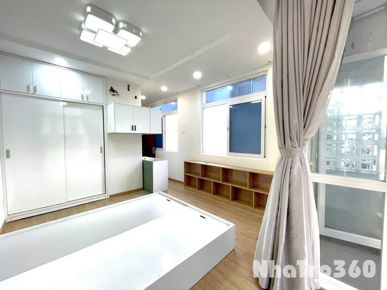 1 Phòng Ngủ Ban Công Full nội giất siêu rộng ngay chợ Phạm Văn Hai