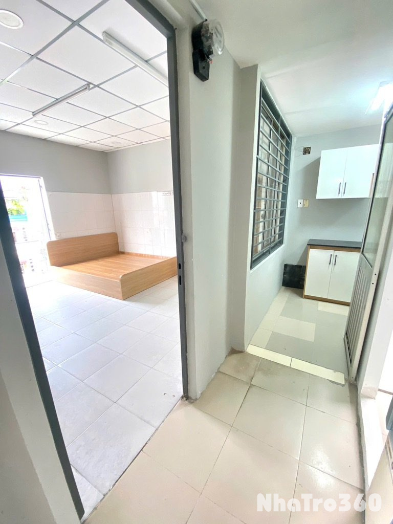 Nội thất cơ bản, 2 phòng ngủ, ban công, cửa sổ