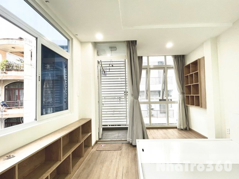 1 Phòng Ngủ Ban Công Full nội giất siêu rộng ngay chợ Phạm Văn Hai