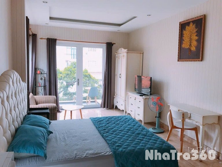 Cho thuê căn hộ Q3, đường Lý Chính Thắng, ban công, thang máy