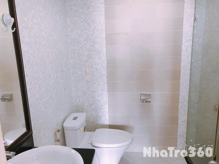 Cho thuê căn hộ Q3, đường Lý Chính Thắng, ban công, thang máy