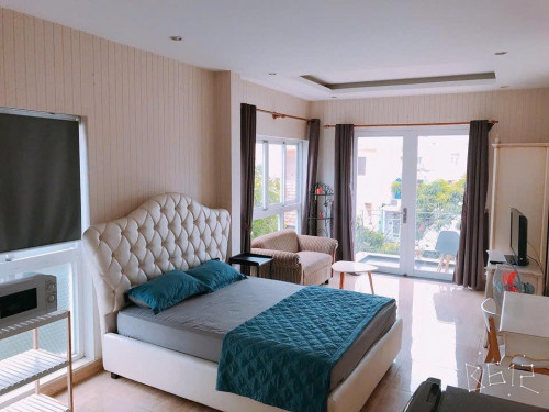 Cho thuê căn hộ Q3, đường Lý Chính Thắng, ban công, thang máy