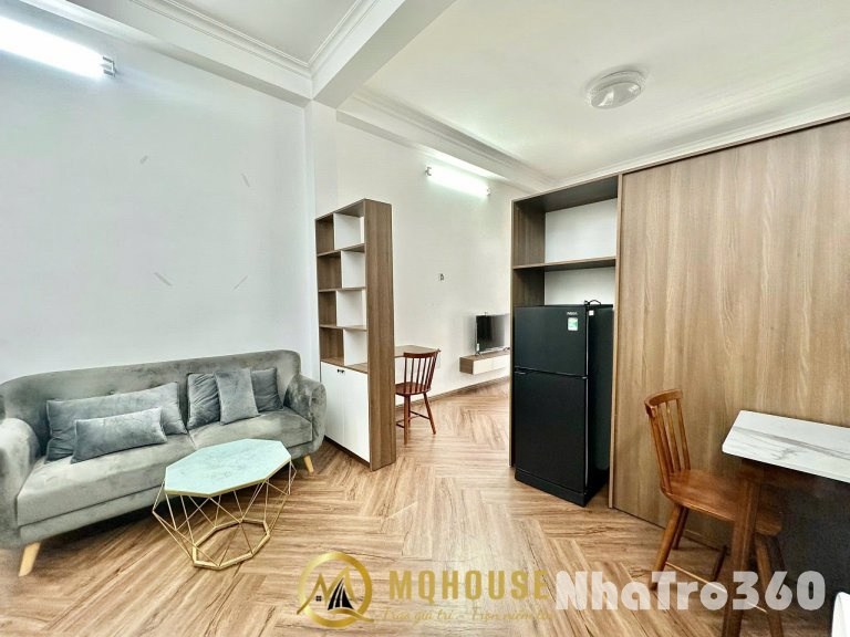 CĂN HỘ BAN CÔNG TÁCH BẾP FULL NỘI THẤT QUẬN 1 GẦN CÔNG VIÊN LÊ VĂN TÁM