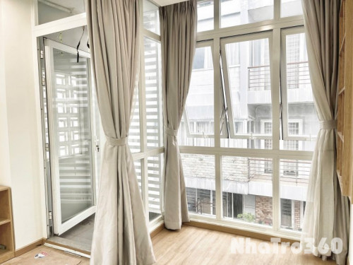 1 Phòng Ngủ Ban Công Full nội giất siêu rộng ngay chợ Phạm Văn Hai