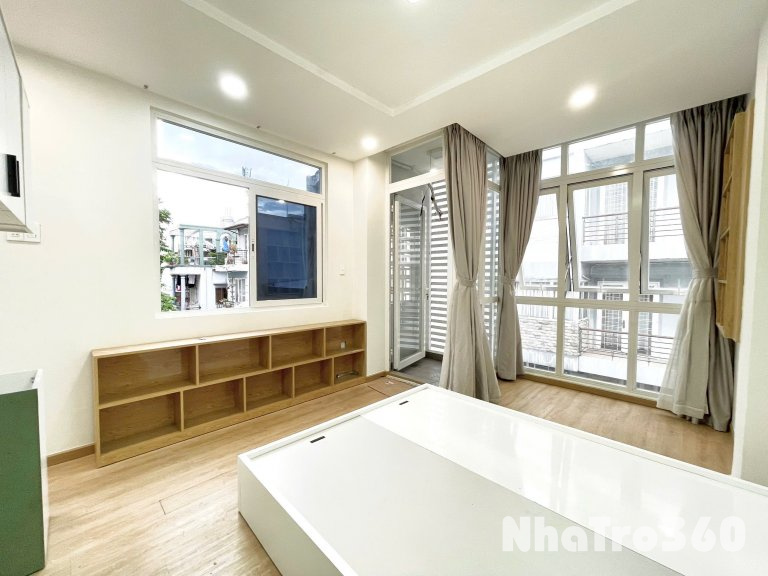 1 Phòng Ngủ Ban Công Full nội giất siêu rộng ngay chợ Phạm Văn Hai