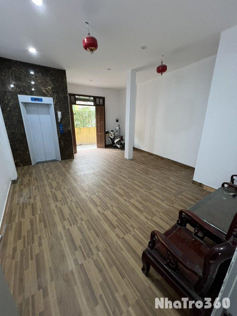 Đủ đồ thang máy tại Phú Thượng giá 3tr2