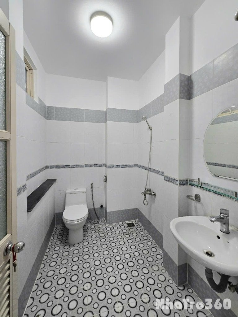 CĂN 1 PN NỘI THẤT MỚI CỬA SỔ/ BANCOL CMT8 QUẬN3