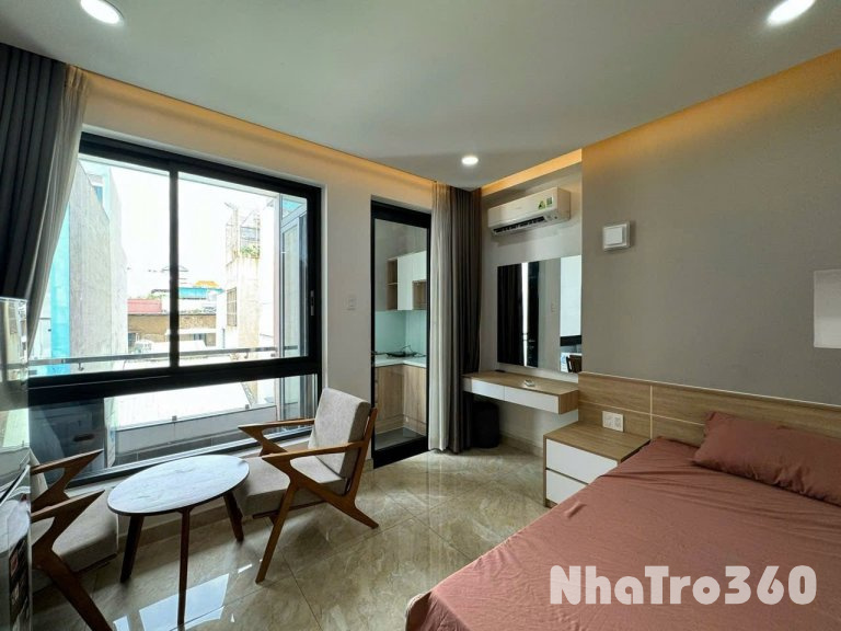 Cho thuê căn hộ Q5, đường Nguyễn Tri Phương, tách bếp, thang máy, máy giặt riêng