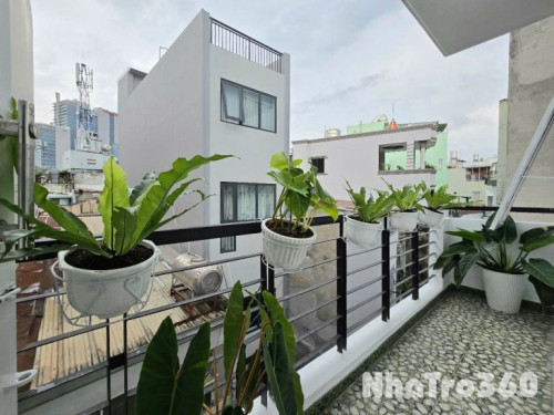 CĂN 1 PN NỘI THẤT MỚI CỬA SỔ/ BANCOL CMT8 QUẬN3