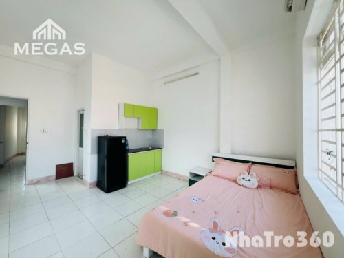 Phòng ban công full nội thất Cách Mạng Tháng TámQ3