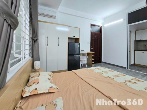 CĂN 1 PN NỘI THẤT MỚI CỬA SỔ/ BANCOL CMT8 QUẬN3